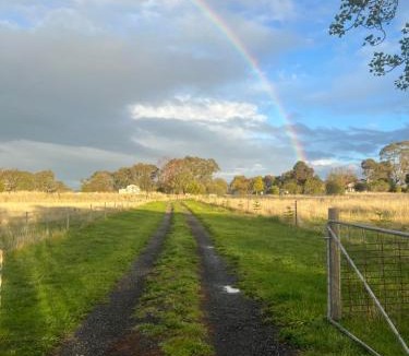 Mia Mia Villa | Campaspe Valley View 20 acres Farm Stay