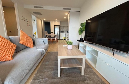 City West Apartment | Canberra CBD modern new 2B apartment free Parking