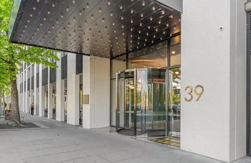City West Apartment | Canberra CBD modern new 2B apartment free Parking