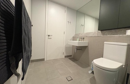 City West Apartment | Canberra CBD modern new 2B apartment free Parking
