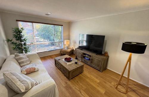 Harrison House | Canberra Stylish Escape