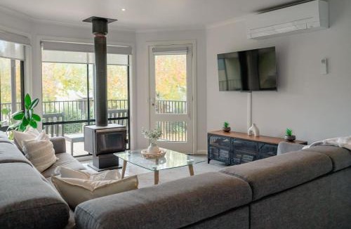 Metung Villa | Candlebark at Boardwalk Villas Metung