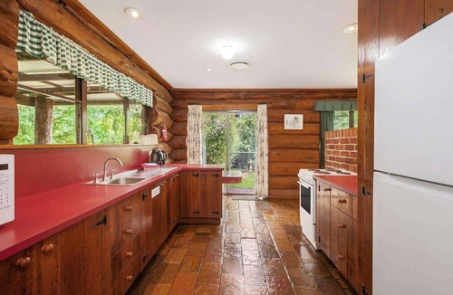 Canobolas Cabin | Canobolas Mountain Four-Bedroom Log Cabin
