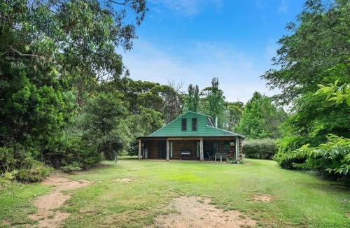 Canobolas Cabin | Canobolas Mountain Four-Bedroom Log Cabin