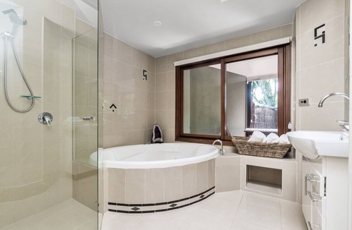 Skinners Shoot House | Cape Byron Retreat