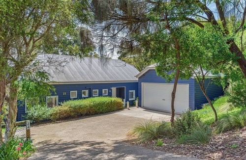 Portsea House | Cape Cod Inspired Classic dwelling, this picturesque home (sleeps 9)