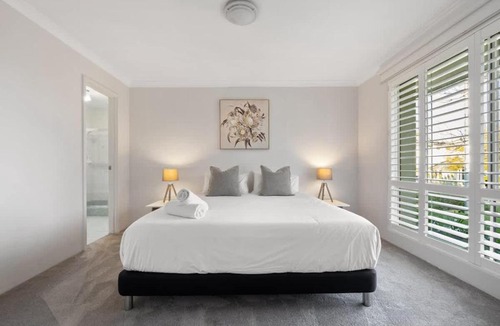 Dunsborough House | Cape Cottage - Beachside Retreat with Outdoor Bath