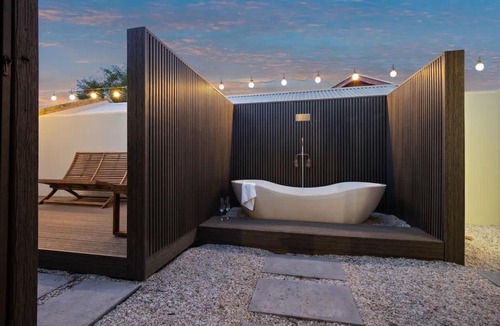 Dunsborough House | Cape Cottage - Beachside Retreat with Outdoor Bath