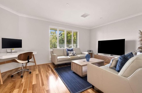 Dunsborough House | Cape Cottage - Beachside Retreat with Outdoor Bath
