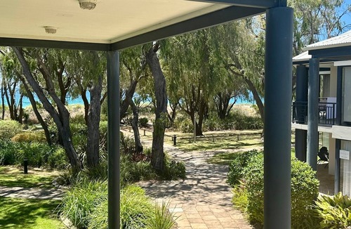 Broadwater House | Cape View Beach Resort - Endless Summer