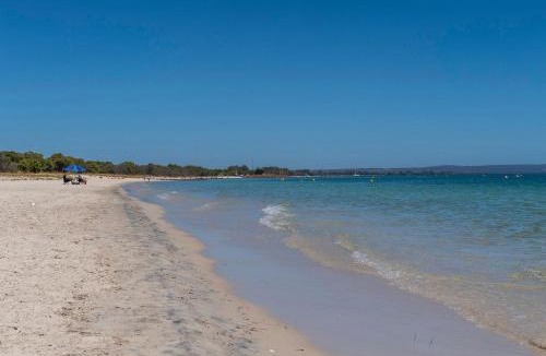 Broadwater House | Cape View Beach Resort - Endless Summer