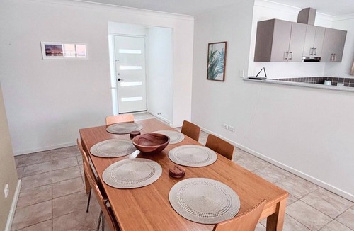 Broadwater House | Cape View TwentyTwo – a modern 2-bedroom, 2-bathroom villa