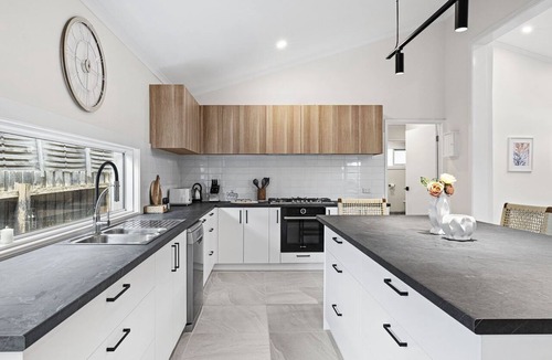 Capel Sound House | Capel's Airy Retreat