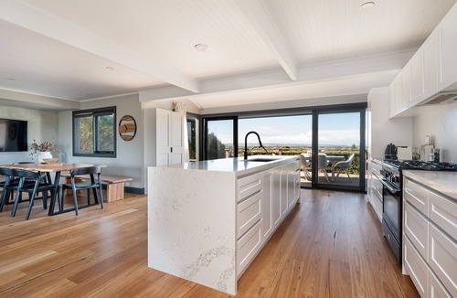 Rye House | Capeviews on Higgins with separate Studio
