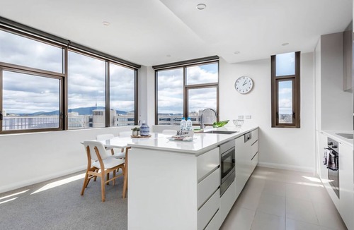 Barton Apartment | Capital Views Apartment with Parking