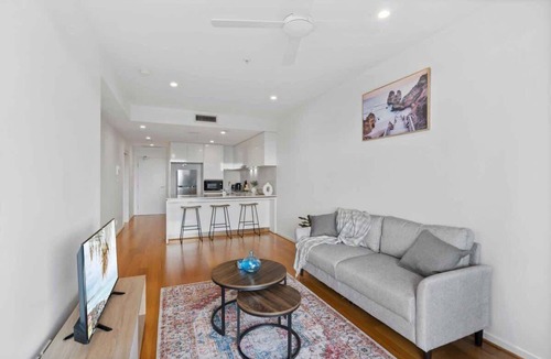 Newstead Apartment | Capri - Executive 1BR in Fortitude Valley plus parking