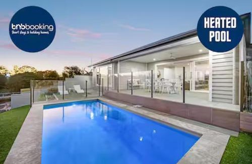 Surfers Paradise House | Capri Waterfront Resort-Style 5BR & Pool