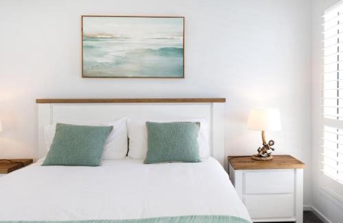 Burrill Lake House | Casa Azul
