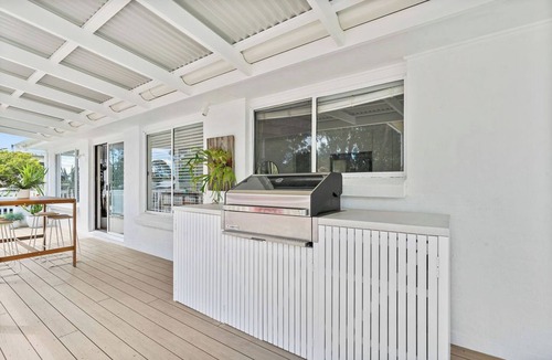 Mollymook Beach House | Casa Blanco | Pet friendly | Pay 2, Stay 3!