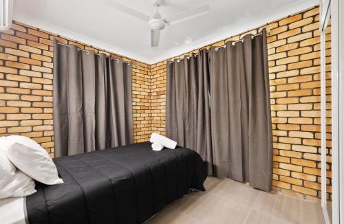 Parkhurst Hotel | Casa Nostra Motel