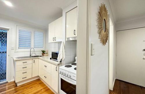 Towradgi Apartment | Casa Solé - Calm 1BR Escape by Towradgi Beach