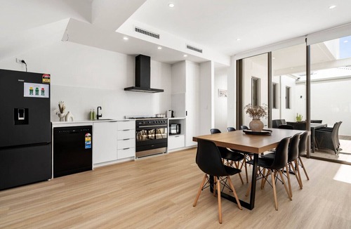North Coogee House | Casa Tranquilla - Short Walk to North Coogee Beach
