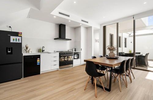 North Coogee House | Casa Tranquilla - Short Walk to North Coogee Beach