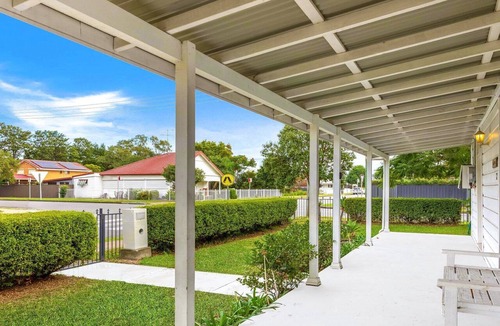 Singleton House | Casita - Modern 4 bedroom cottage in heart of Singleton