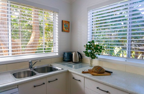 Macmasters Beach House | Castaway | Cosy-up by the fire | Opposite beach path | Pet friendly
