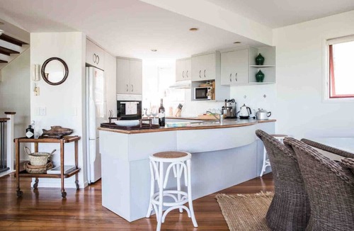 Castaways Beach House | Castaways Beach house Noosa.Beachfront,pool,tennis