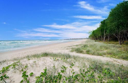 Casuarina House | Casuarina Beachfront House - Hostie Properties