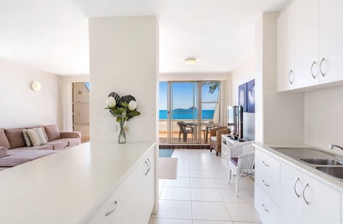 Soldiers Point Apartment | Casuarinas, Unit 1/33 Soldiers Point - Waterfront holiday, with spectacular views