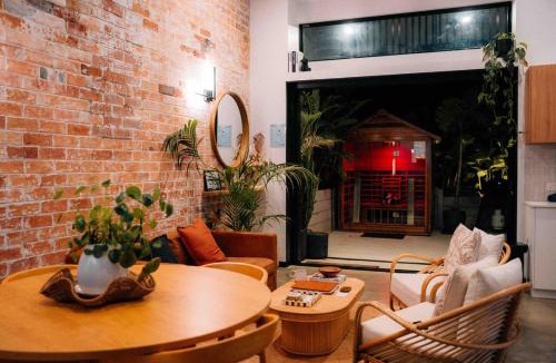 Coffs Harbour House | Catalyst Retreat - Stylish, Pets, Accessible, Sauna