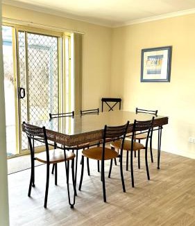 Para Wurlie House | Catch N Relax
