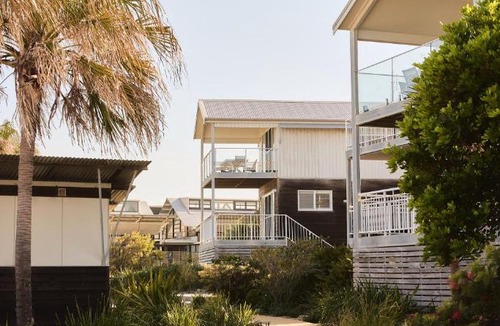 Caves Beach Hotel | Caves Coastal Bar & Bungalows