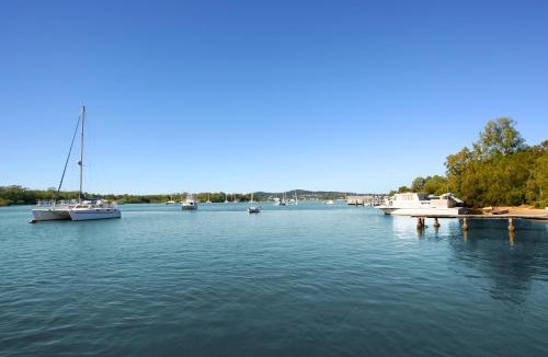 Noosaville Hotel | Cayman Quays