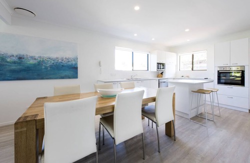 Noosaville Apartment | Cayman Quays