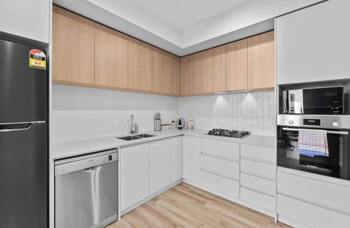 Adelaide Central Business District Apartment | CBD 2BR Luxe Escape – Walkable & Free Parking