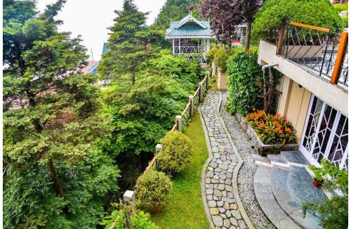 Darjeeling Hotel | Cedar Inn