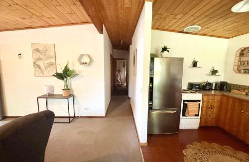 Ventnor House | Cedar Palms Pet friendly close to red rocks beach
