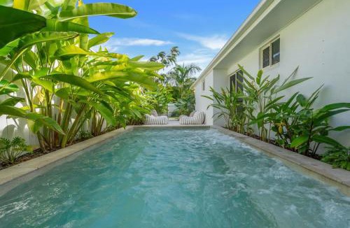 Palm Cove Villa | Cedar Villa - A Designer Pool House by the Beach