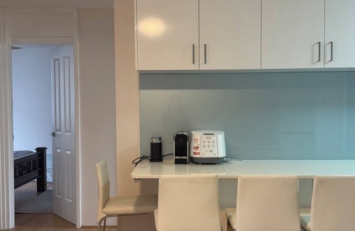Wembley Apartment | Centra Location. close to the CBD, Beaches,shops and near by attractions.