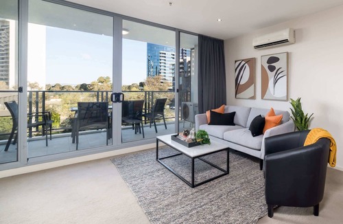 City West Apartment | Central 1-Bed with Parking, BBQ and Indoor Pool