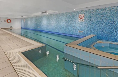 Chatswood Apartment | Central 1-Bed with Parking, Pool, Sauna & Gym