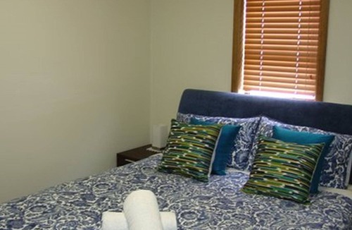 Bicheno Villa | Central 2 Bedroom Holiday Accommodation - Shirley Court