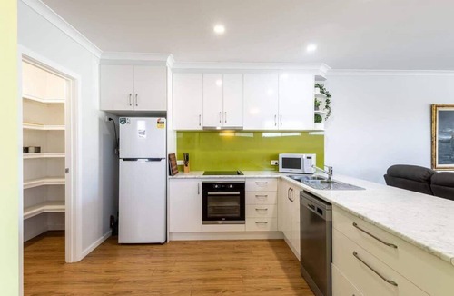 Myrtleford Condo | Central Chic