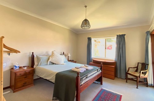 Glenning Valley House | Central Coast Alpaca Farm Stay - On 5 secluded acres with pool