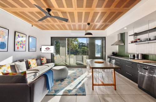 Chippendale Apartment | Central Designer City Pad w 2 Balconies AC Laundry