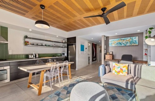 Chippendale Apartment | Central Designer City Pad w 2 Balconies AC Laundry