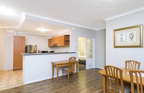 East Perth Apartment | Central East Perth Flat with Pool & Gym Access